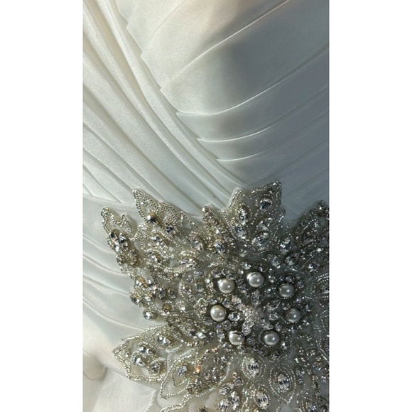 Allure Bridals Ruffled Sweetheart Gown US Size 6 - Picture 7 of 10
